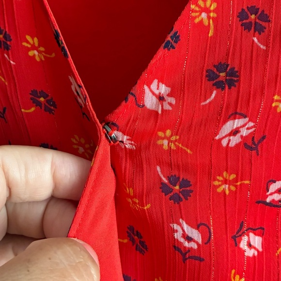 Madewell Tiered-Sleeve Peplum Top in Metallic
Prairie Posies Red 8 - Picture 8 of 12